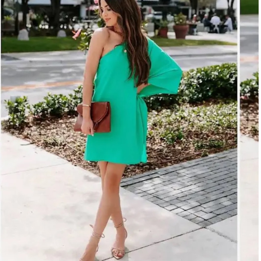 Vici side to side one shoulder statement dress green. Size XS. Never worn